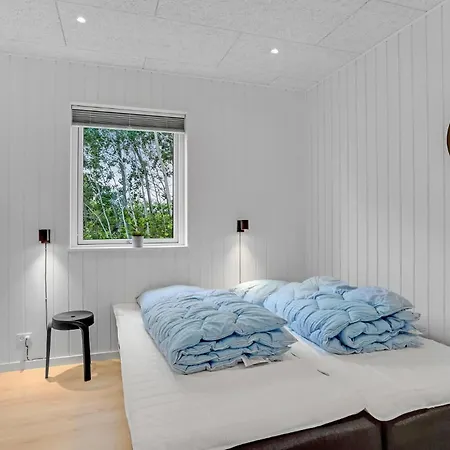 Feriehus Amazing In With Sauna